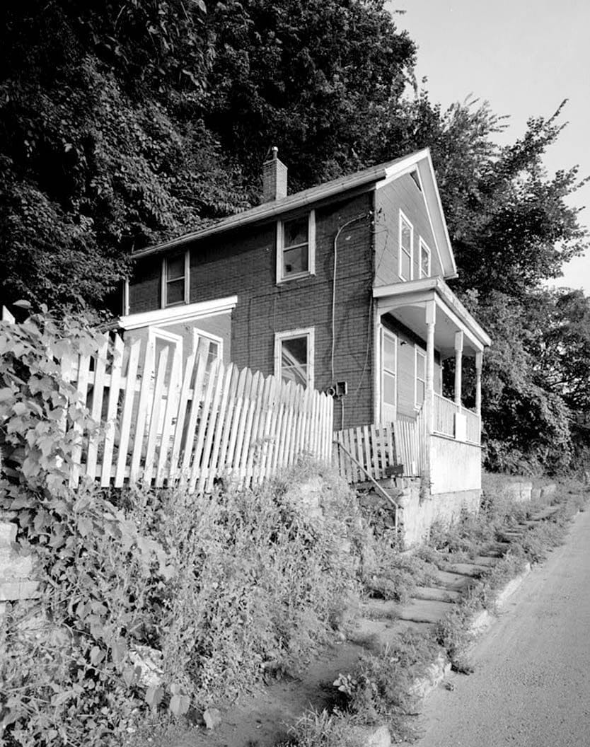 Historic Photo : Workingmen's Houses, Locust, South Locust & Dodge Streets & Southern Avenue, Dubuque, Dubuque County, IA 38 Photograph