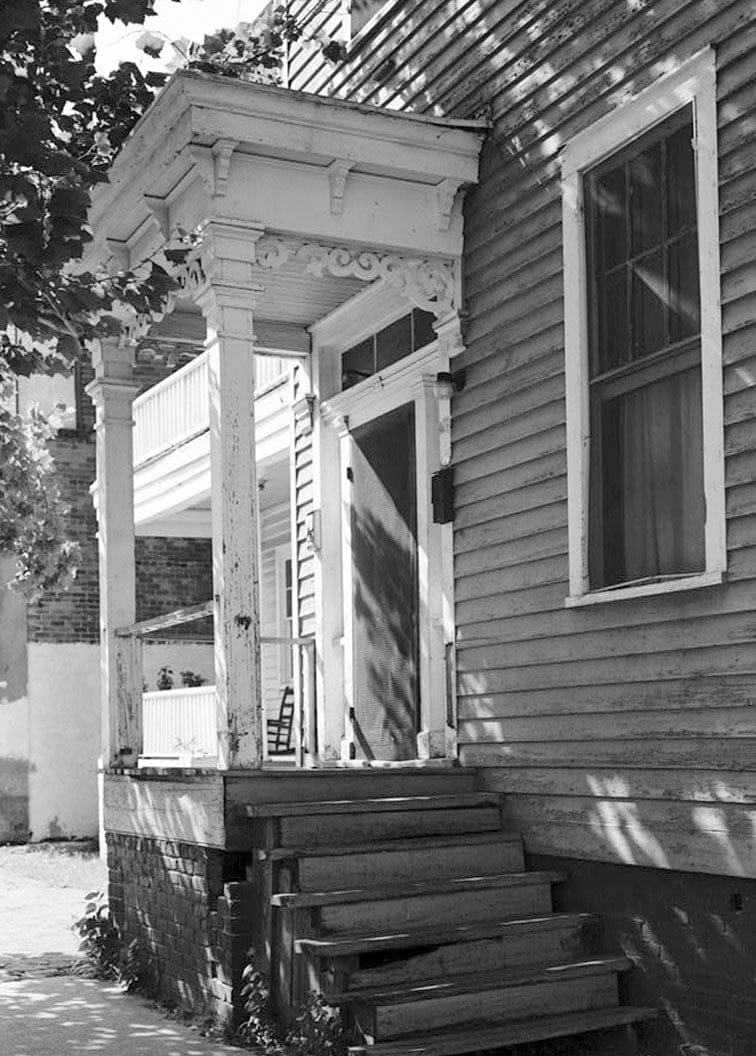 Historic Photo : Savannah Victorian Historic District, Bounded by Gwinnett, East Broad, West Broad Street & Anderson Lane, Savannah, Chatham County, GA 131 Photograph