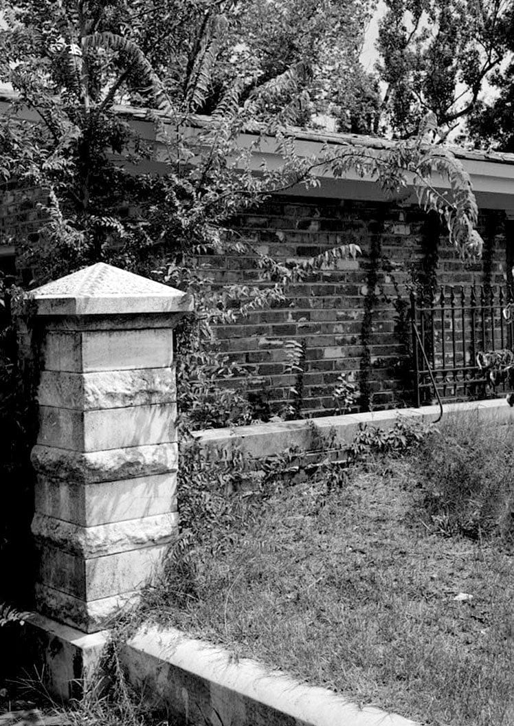 Historic Photo : Savannah Victorian Historic District, Bounded by Gwinnett, East Broad, West Broad Street & Anderson Lane, Savannah, Chatham County, GA 135 Photograph