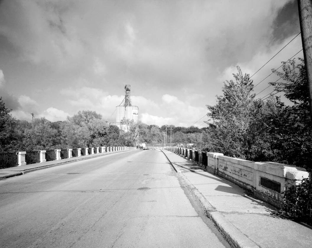 Historic Photo : Open Spandrel Bridge, Hawkeye Avenue, spanning Des Moines River, Fort Dodge, Webster County, IA 1 Photograph