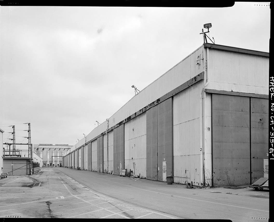 Historic Photo : Douglas Aircraft Company Long Beach Plant, Aircraft Parts Shipping & Receiving Building, 3855 Lakewood Boulevard, Long Beach, Los Angeles County, CA 5 Photograph