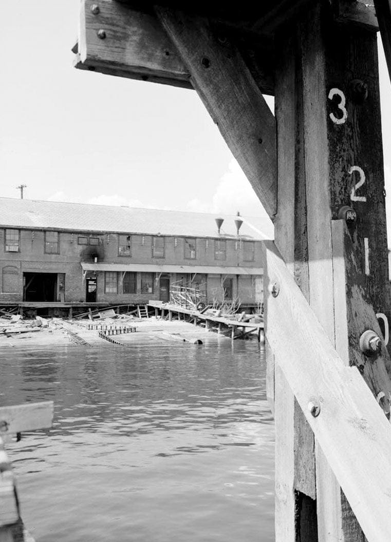 Historic Photo : Thames Tow Boat Company, Foot of Farnsworth Street, New London, New London County, CT 46 Photograph