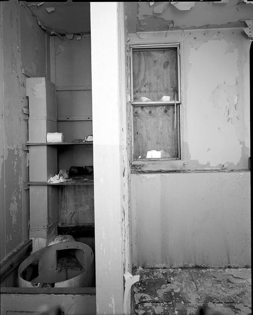 Historic Photo : POW-3 Distant Early Warning Line Station, Bullen Point, Prudhoe Bay, North Slope Borough, AK 81 Photograph