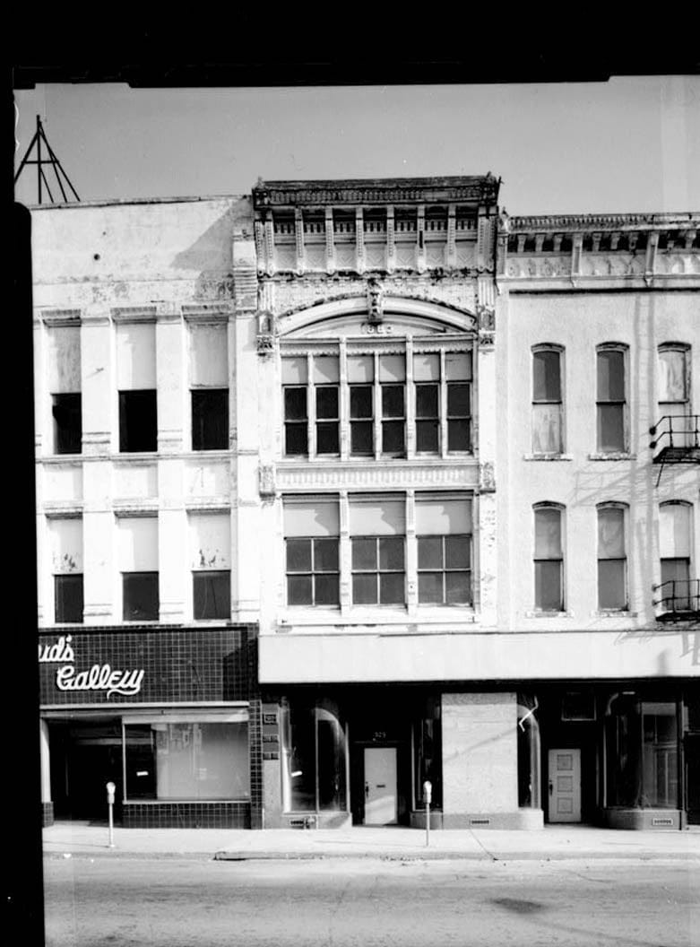 Historic Photo : East Locust Street Commercial District, Garton Bakery & Confectionery, 523 East Locust Street, Des Moines, Polk County, IA 8 Photograph
