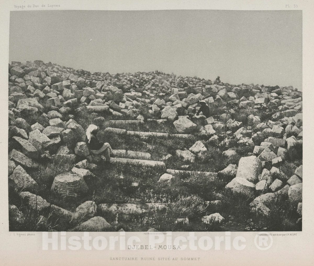 Art Print : 1874, Djebel-Mousa, sanctuaire ruine situe au sommet. - Vintage Wall Art