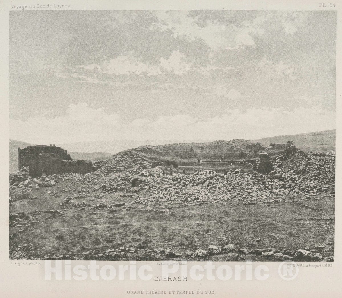 Art Print : 1874, Djerash, Grand theATRE et Temple du sud. - Vintage Wall Art