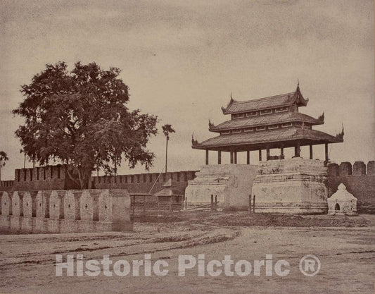 Art Print : Linnaeus Tripe, Amerapoora: Ooh-Nein Gate of The City, 1858 - Vintage Wall Art