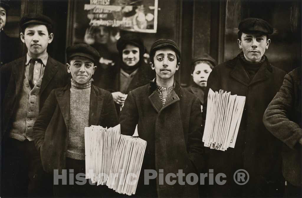 Art Print : Lewis Hine, Hartford Newsboys, 1909 - Vintage Wall Art