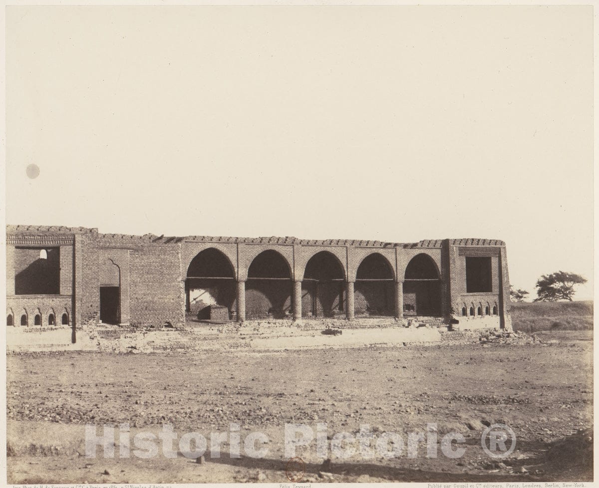 Photo Print : Félix Teynard - Syout, Caravansérail en Ruines : Vintage Wall Art