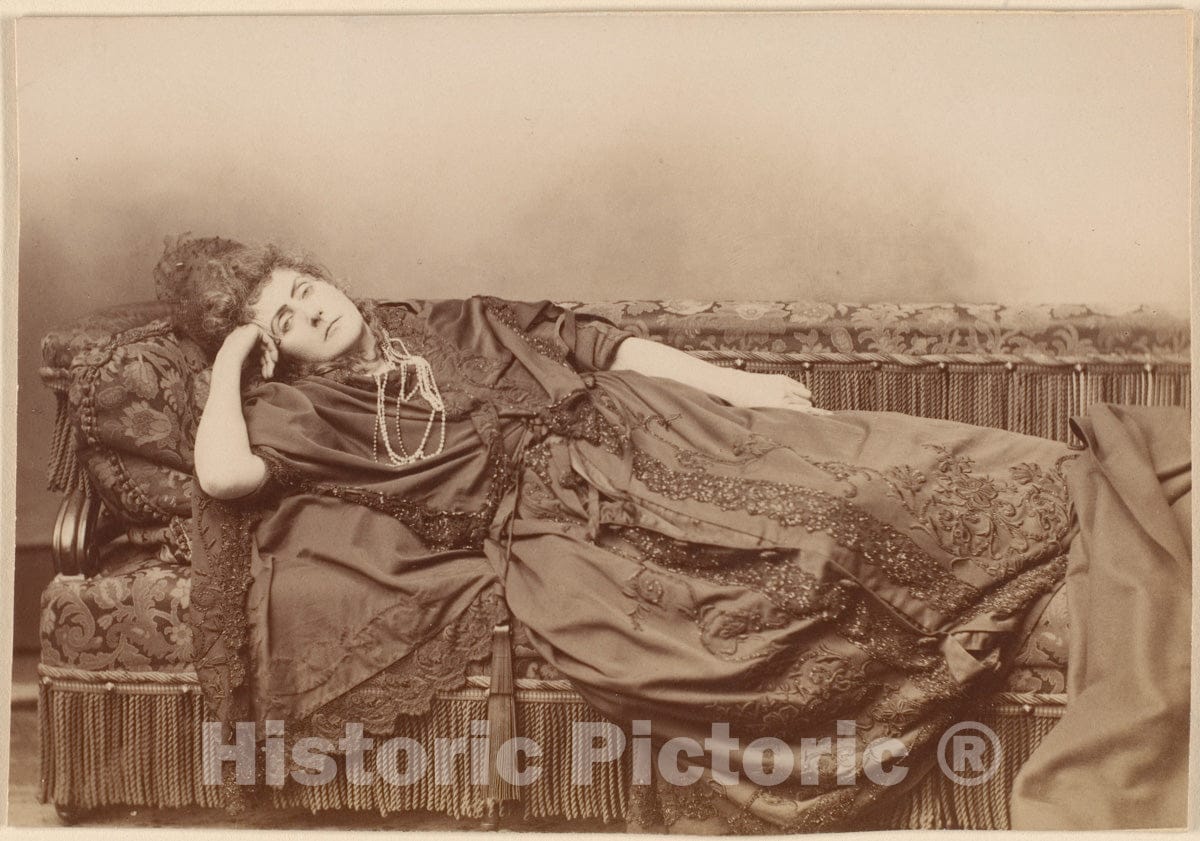 Photo Print : Pierre-Louis Pierson - Coin Noir de la Colonne : Vintage Wall Art