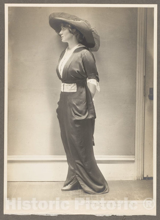 Photo Print : Morton Schamberg - Etellea : Vintage Wall Art