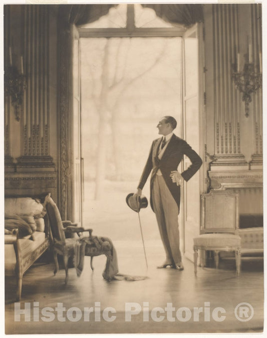 Photo Print : Adolf de Meyer - Etienne de Beaumont : Vintage Wall Art