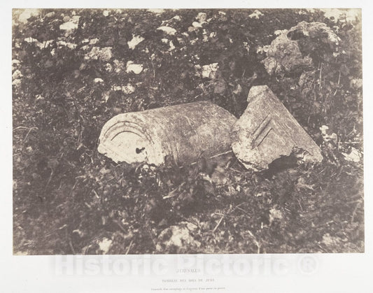 Photo Print : Auguste Salzmann - Jérusalem, Tombeau des Rois de Juda, Couvercle de sarcophage et Fragment d'une Porte en Pierre : Vintage Wall Art