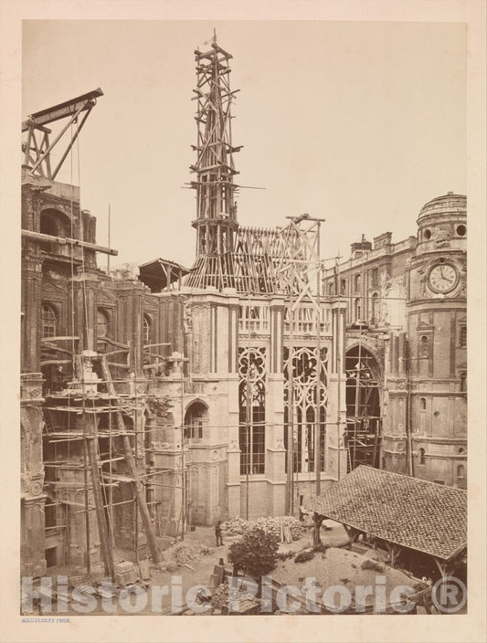 Photo Print : Médéric Mieusement - Château de St.-Germain-en-Laye, Intérieur de la Cour, Chapelle : Vintage Wall Art