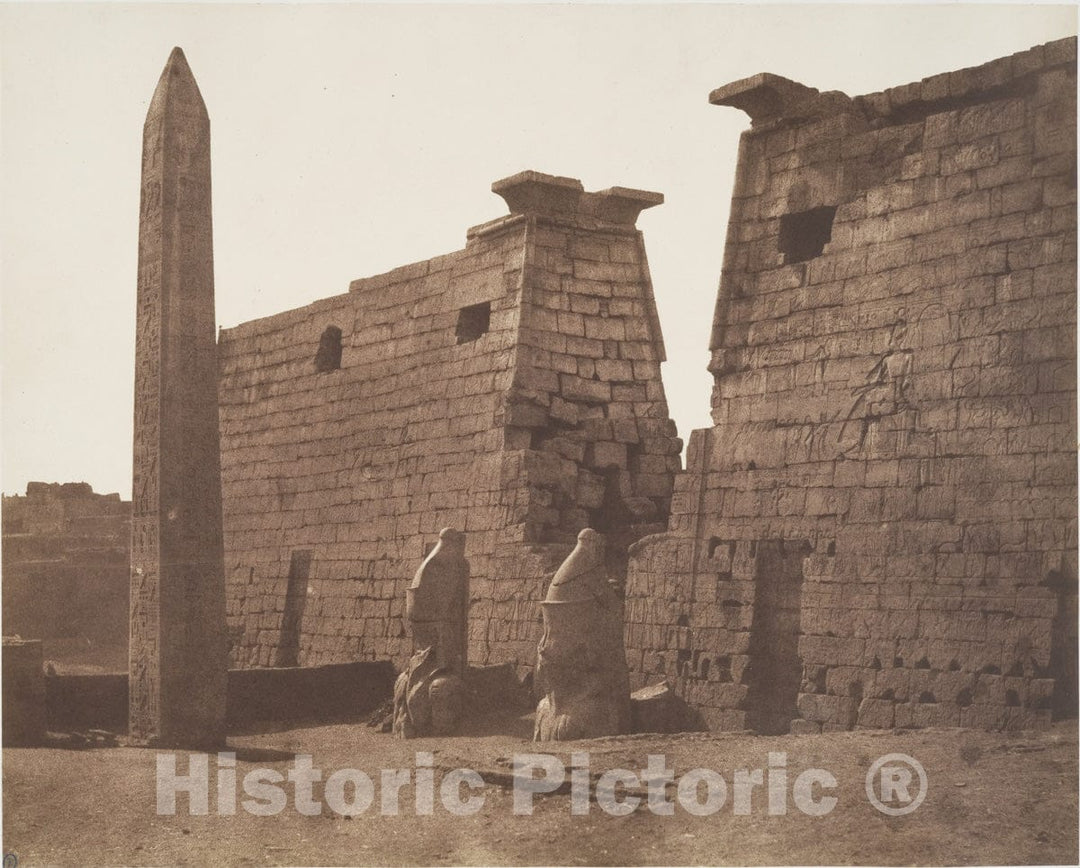 Photo Print : Félix Teynard - Louksor (Thèbes), Construction Antérieure - Pylône Colosses et Obélisque : Vintage Wall Art
