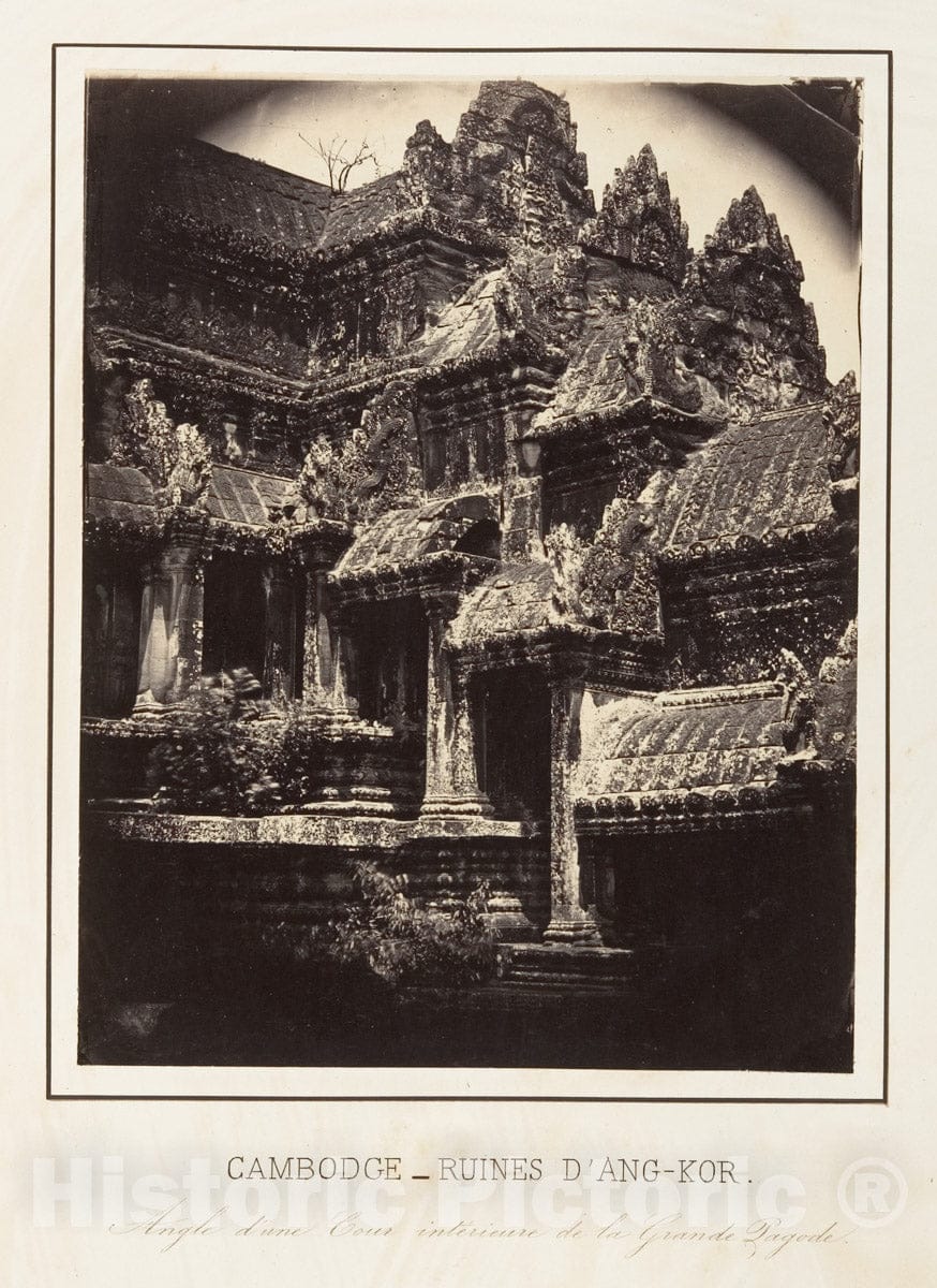 Photo Print : Emile Gsell - Angle d'Une Cour Intérieure de la Grande Pagode : Vintage Wall Art