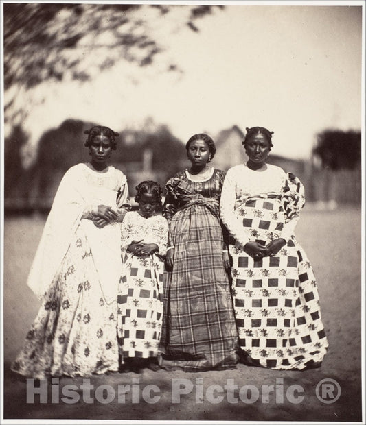 Photo Print : Désiré Charnay - Femmes Betsimisaraka, Madagascar : Vintage Wall Art