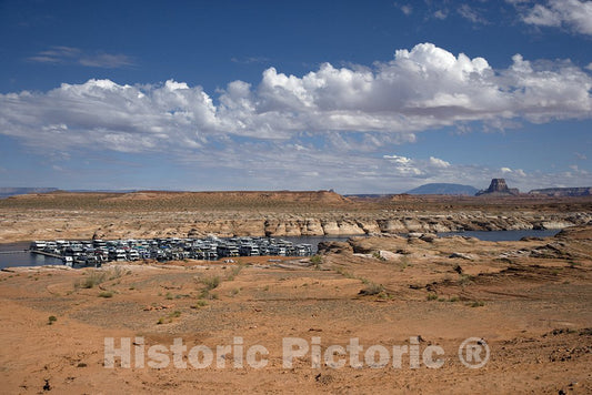 Lake Powell, AZ Photo - Lake Powell Boat Marina, Arizona