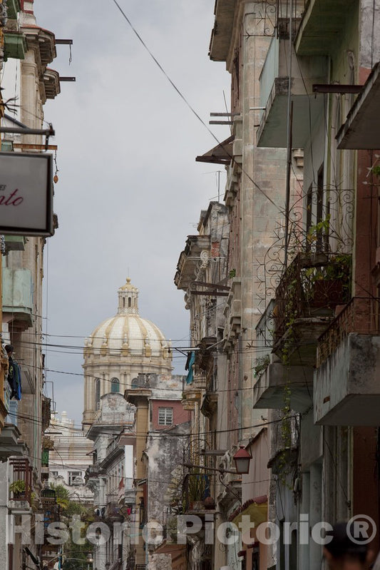 Havana, Cuba Photo - Narrow Street in Havana, Cuba