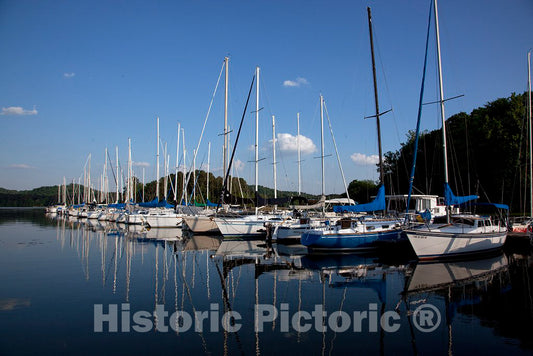 Photo - Sailboats on Lake Guntersville, Guntersville Alabama- Fine Art Photo Reporduction