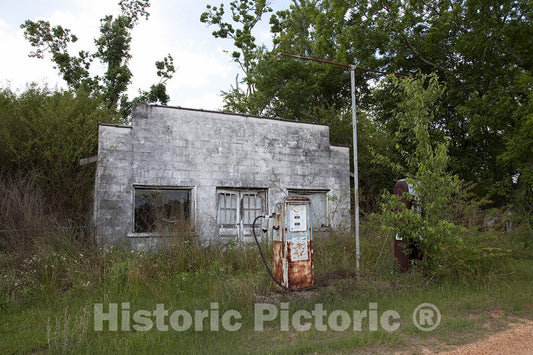 Monroe County, AL Photo - Old Gas Station in Monroe County, Alabama