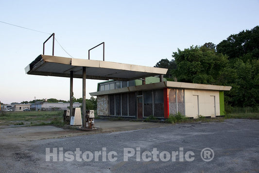 Alabama Photo - Old gas station in rural Alabama