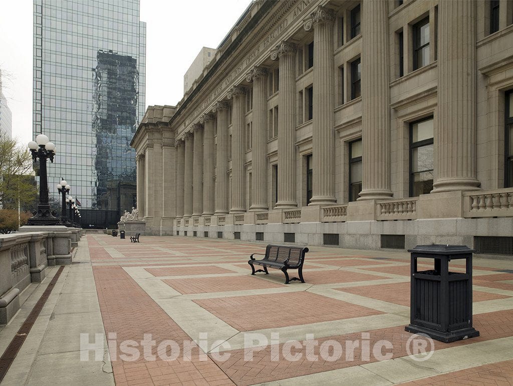 Indianapolis, IN Photo - Brick veranda, Birch Bayh Federal Building, Indianapolis, Indiana