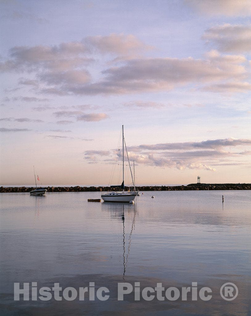 Block Island, RI Photo - Sunset Off The Shore of Block Island, Rhode Island