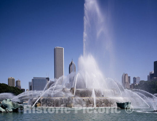 Chicago, IL Photo - Buckingham Fountain, Chicago, Illinois