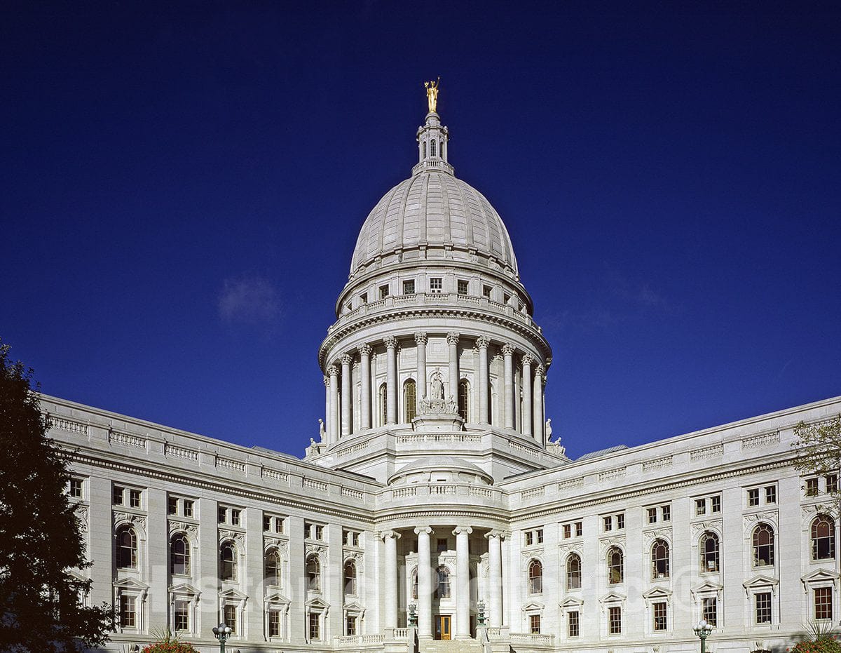 Madison, WI Photo - Wisconsin Capitol building, Madison, Wisconsin