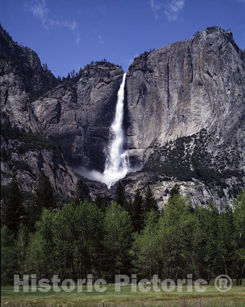 Yosemite National Park, CA Photo - Spectacular Yosemite Falls, Yosemite National Park, California