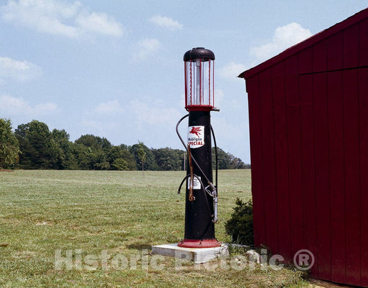 Virginia Photo - Old Gasoline Pump in Rural Virginia