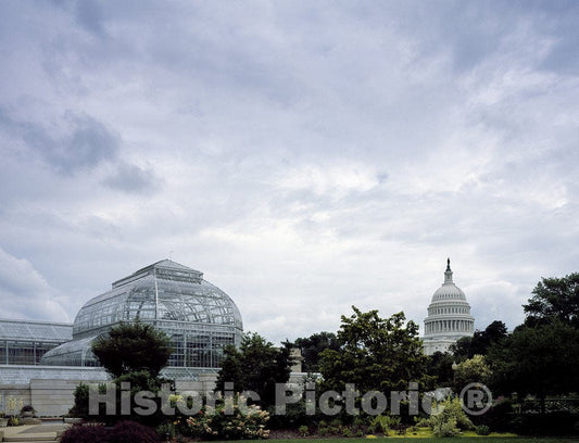 Washington, D.C. Photo - U.S. Botantical Garden and the U.S. Capitol dome, Washington, D.C.