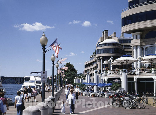 Washington, D.C. Photo - Georgetown's Washington Harbour, Washington, D.C.