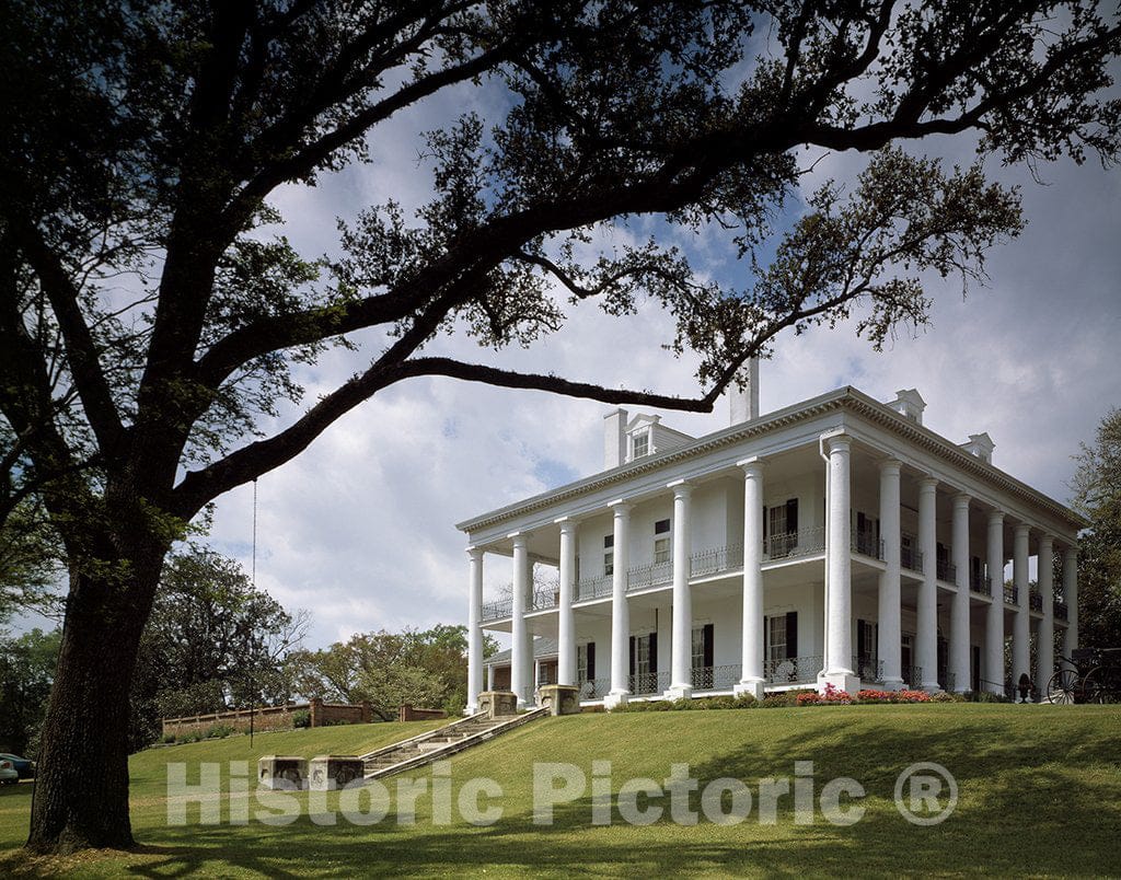 Natchez, MS Photo - Dunleith is an Antebellum Mansion in Natchez, Mississippi