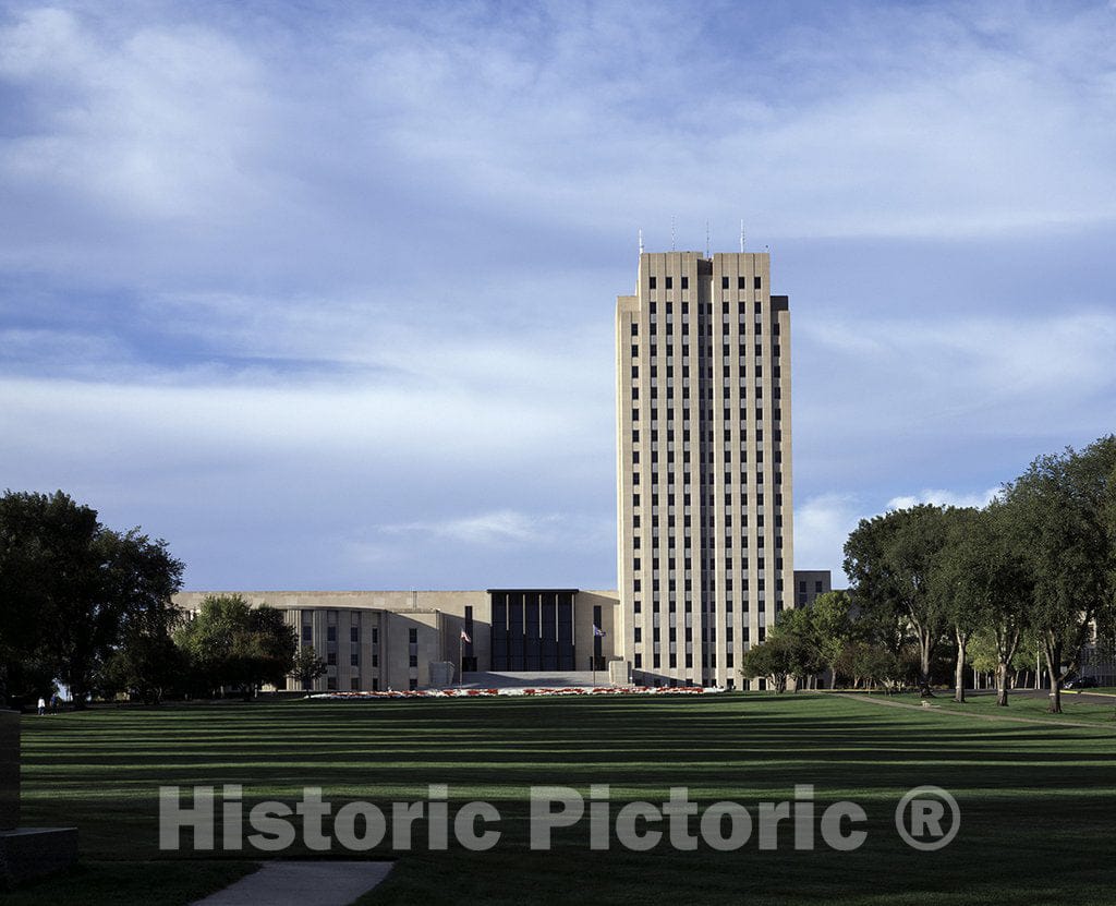Baton Rouge, LA Photo - Capitol and Grounds, Baton Rouge, Louisiana