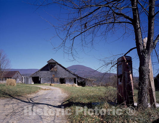 Pembroke, VA Photo - Old Apple barn Near Pembroke, Virginia