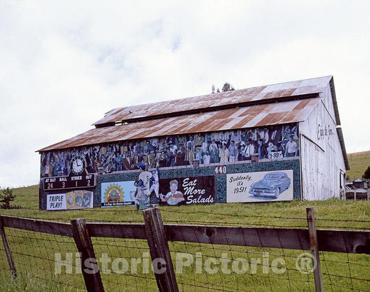 Salinas, CA Photo - Barn Along US Highway 101 Near Salinas, California