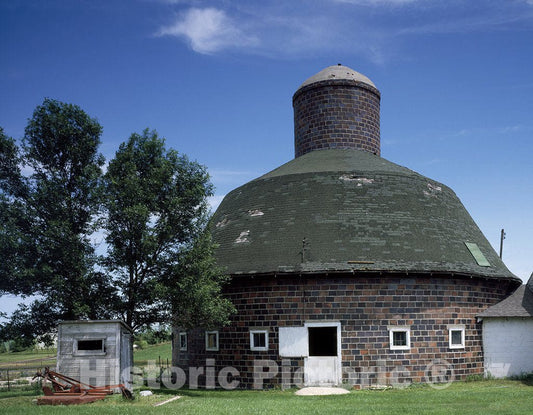 Sioux Falls, SD Photo - 1920 round barn made of hollow tile near Sioux Falls, South Dakota