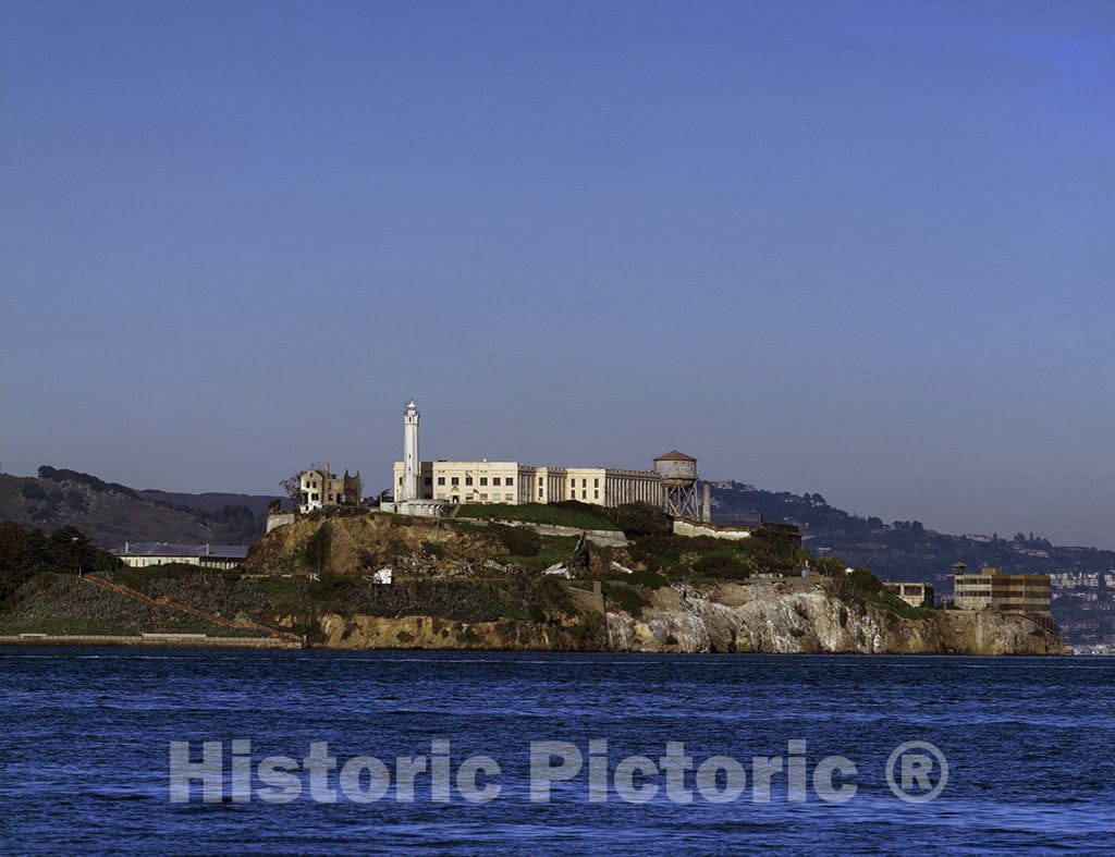 San Fran-Alcatraz Island, CA Photo - Alcatraz Island is an Island Located in The San Francisco Bay, 15 Miles Offshore from San Francisco, California