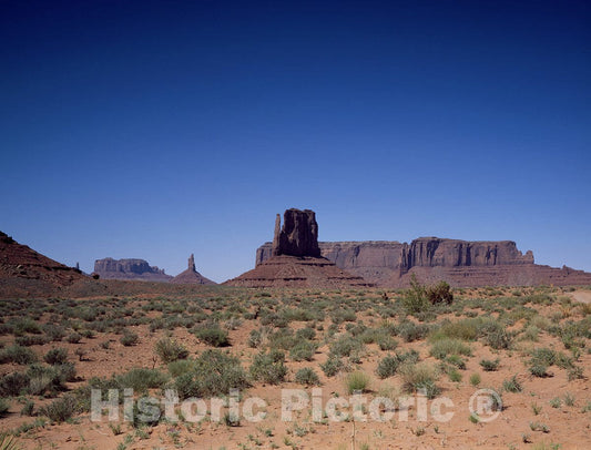 Monument Valley, Arizona Photo - Formations in Monument Valley-