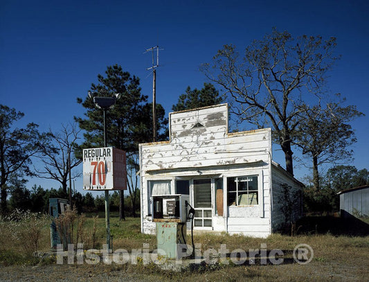 North Carolina Photo - Abandoned Gas Station in Rural North Carolina