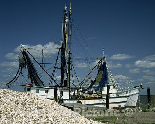 Cape Hatteras, NC Photo - Oyster Boat in North Carolina