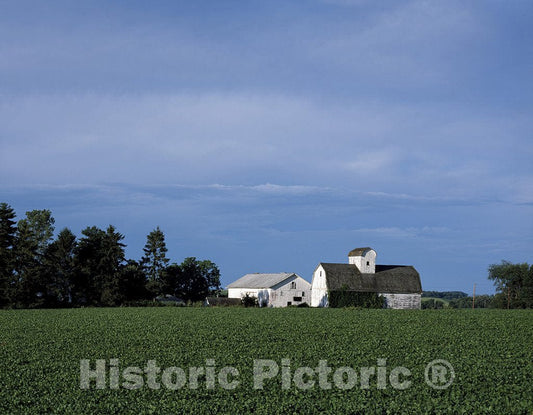 Iowa Photo - Classic midwest farmstead in Iowa
