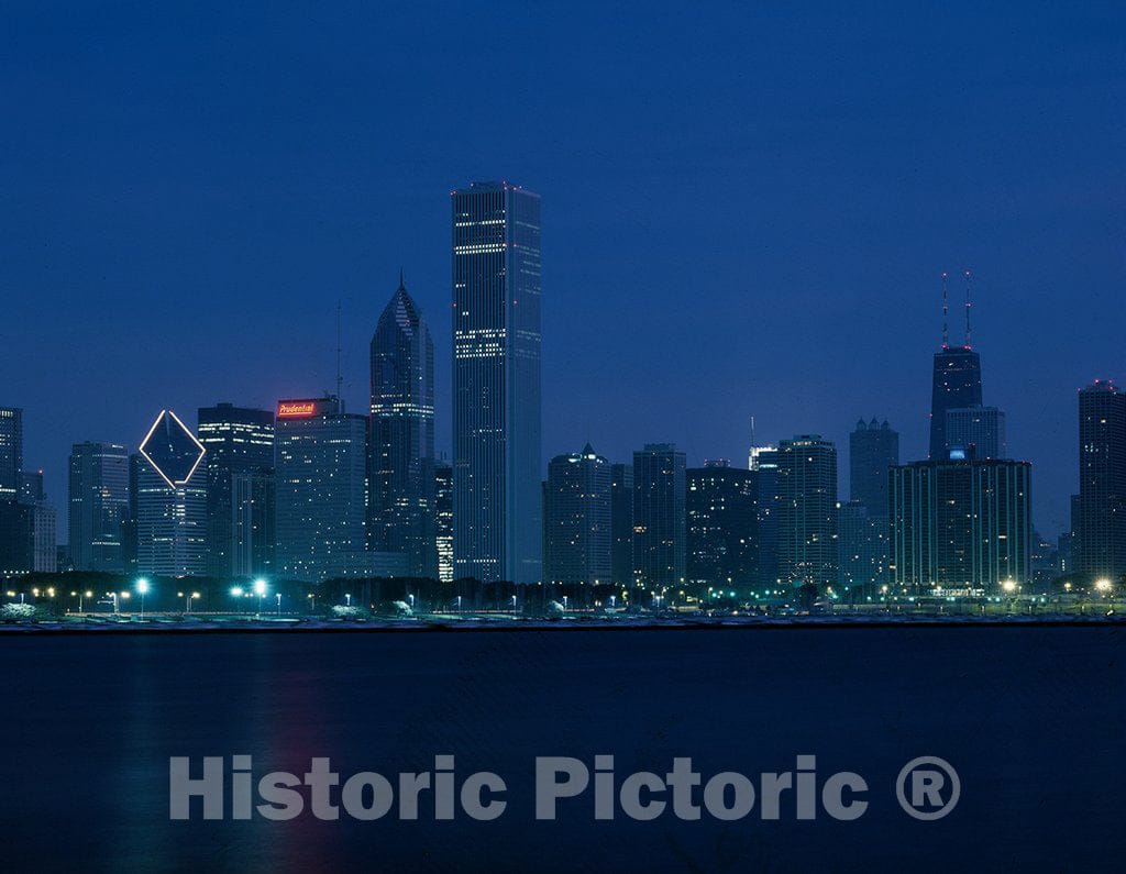 Chicago, IL Photo - Dusk View of Chicago, Illinois