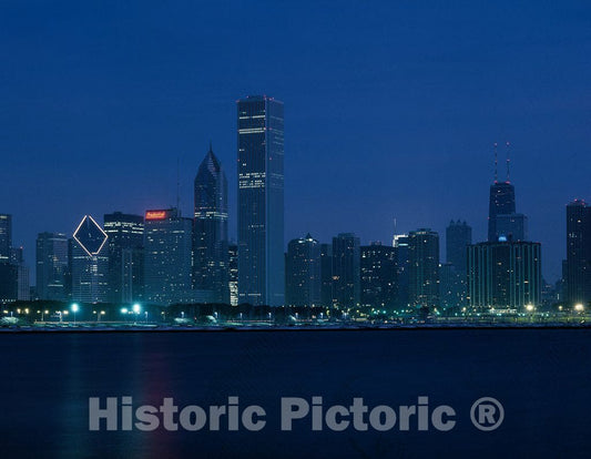 Chicago, IL Photo - Dusk View of Chicago, Illinois