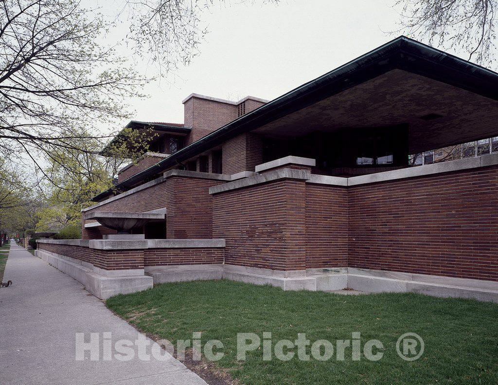 Chicago, IL Photo - The Robie House, considered one of Frank Lloyd Wright's most important works, Chicago, Illinois