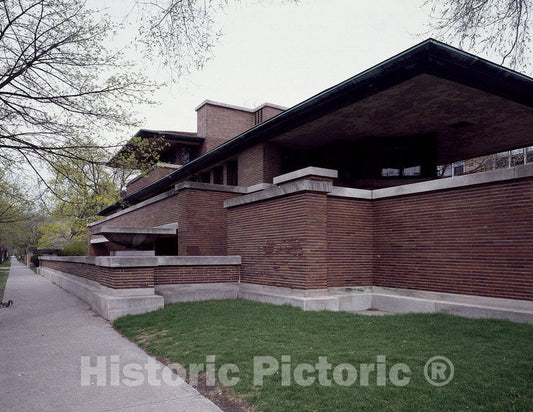 Chicago, IL Photo - The Robie House, considered one of Frank Lloyd Wright's most important works, Chicago, Illinois