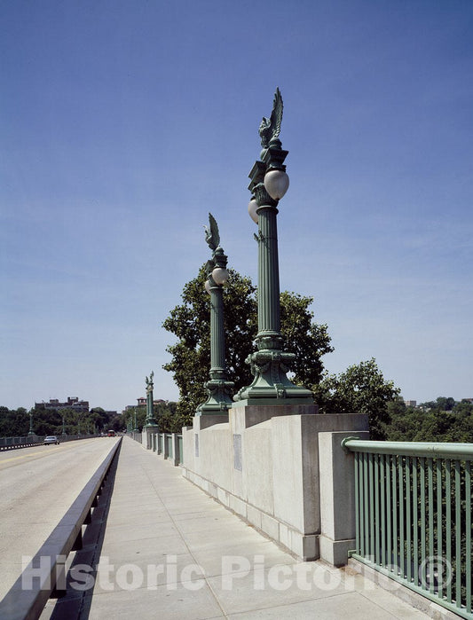 Washington, D.C. Photo - William Howard Taft Bridge, which carries Connecticut Avenue-