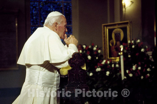 Baltimore, MD Photo - Pope John Paul II During a Visit to The Baltimore Basilica-